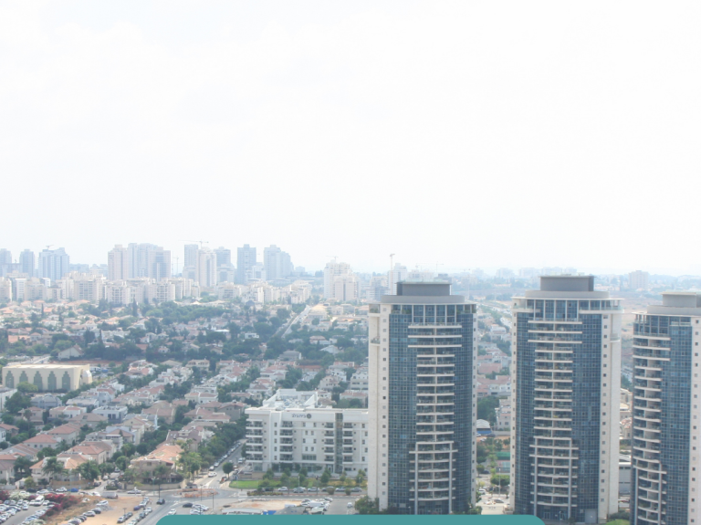  גן מול פתח תקווה