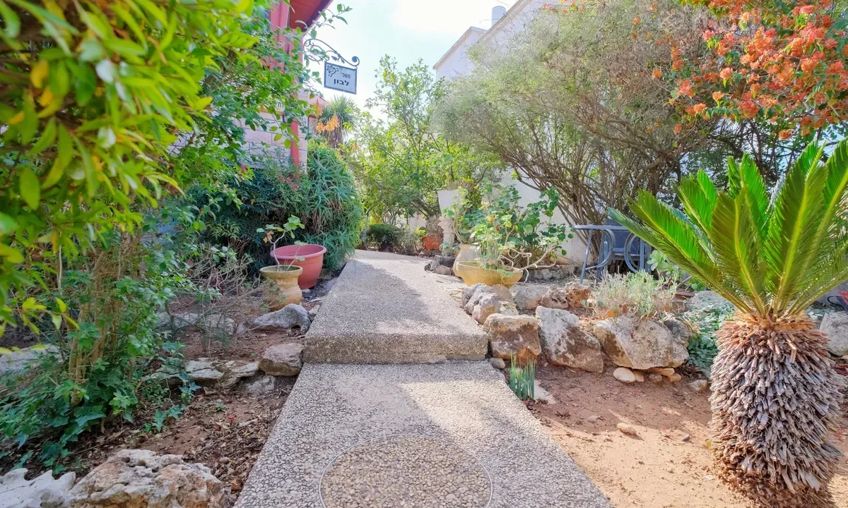 חרמון, השכונה הדרומית, כפר ורדים _14